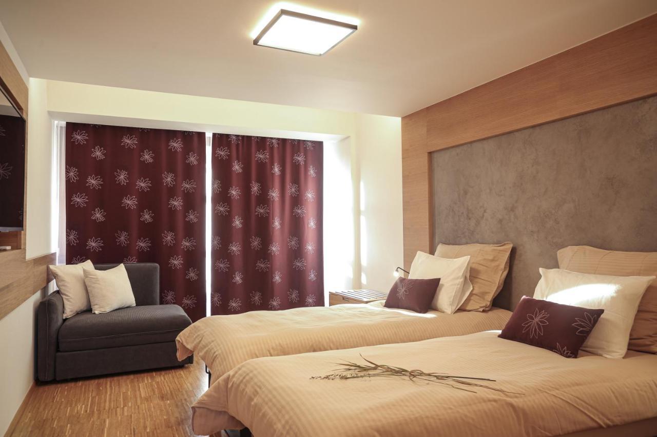 Par Pokoju Microhotel Zlin Luaran gambar